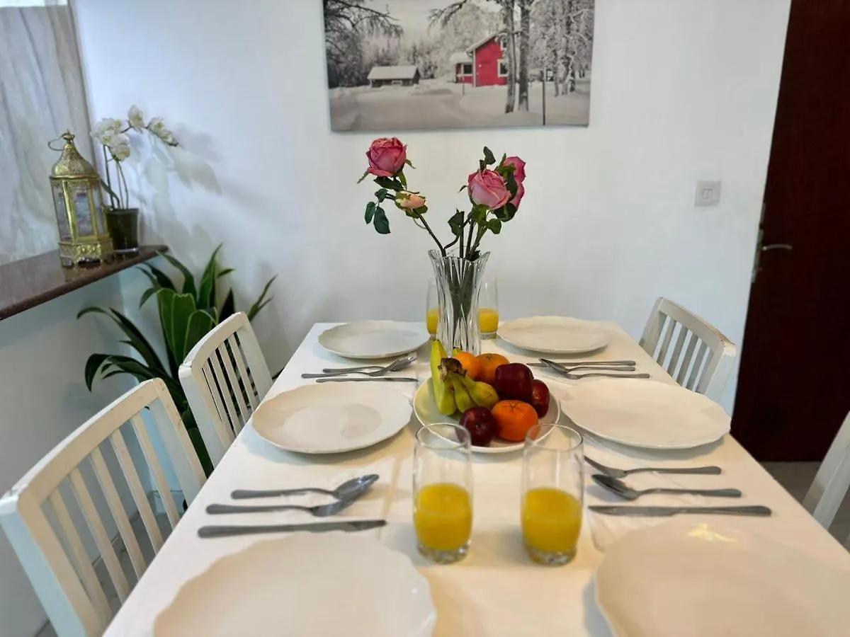 Diamond Classic - 2 Bedroom Holiday Apartment - Dubai Marina